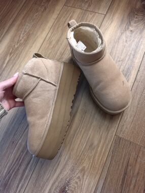 UGG Classic Ultra Mini Platform in Sand